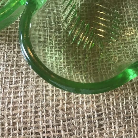 Rare Vintage Large Shamrock / Four Leaf Clover Green Glass Dish - Picture 6 of 6